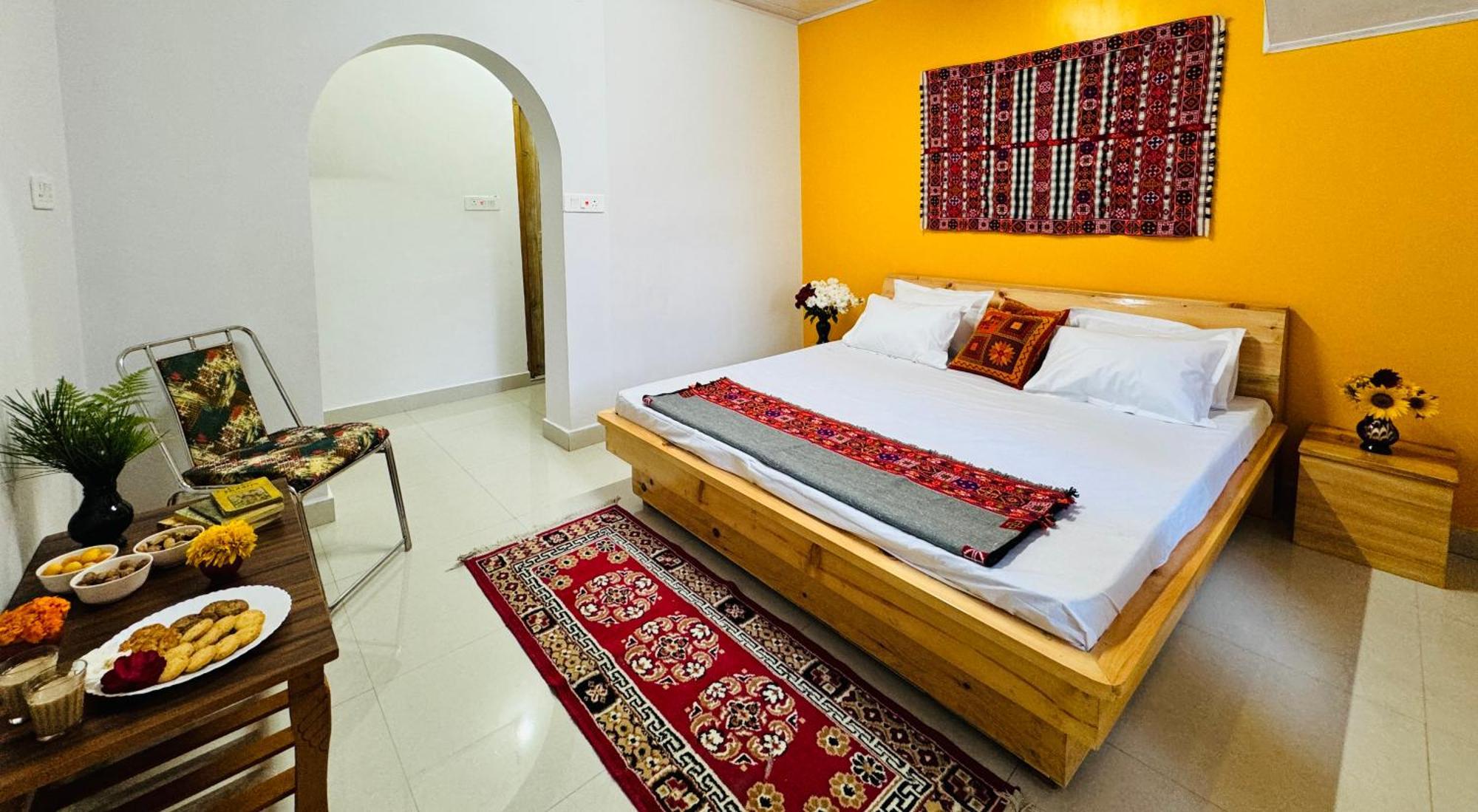 Pine View Retreat Homestay 칼파 외부 사진