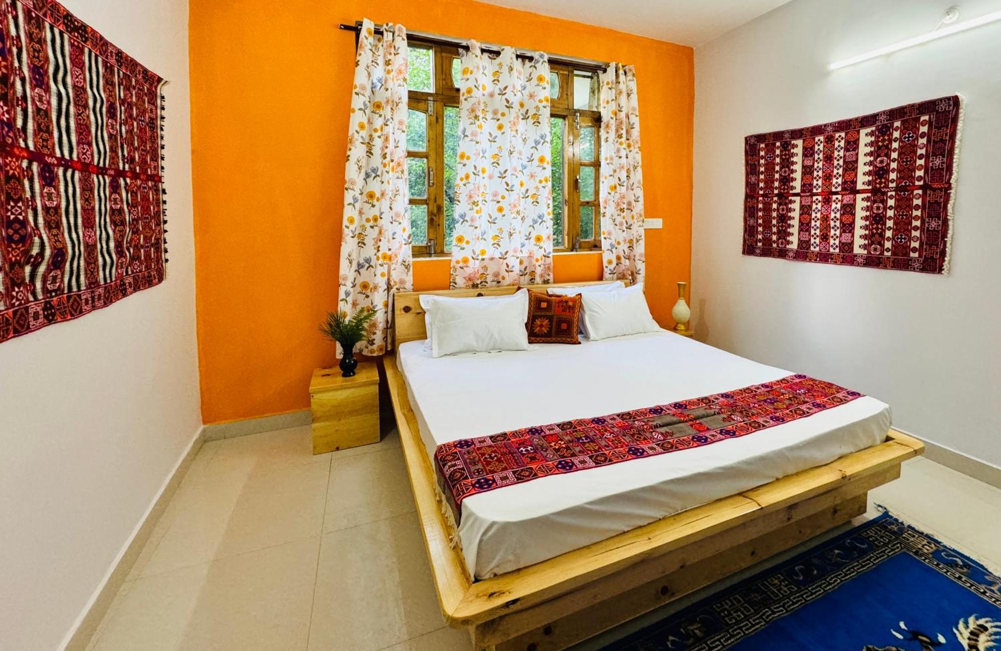 Pine View Retreat Homestay 칼파 외부 사진