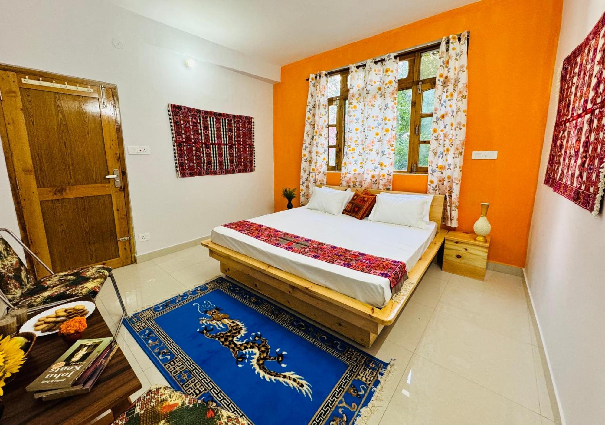 Pine View Retreat Homestay 칼파 외부 사진